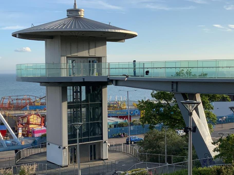 Nero View, Southend City High Street Extérieur photo