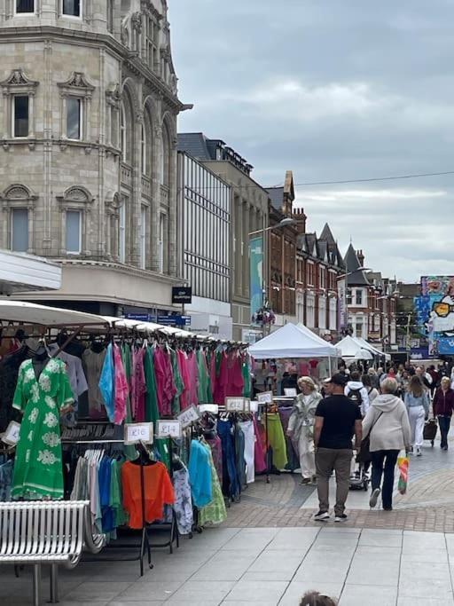 Nero View, Southend City High Street Extérieur photo